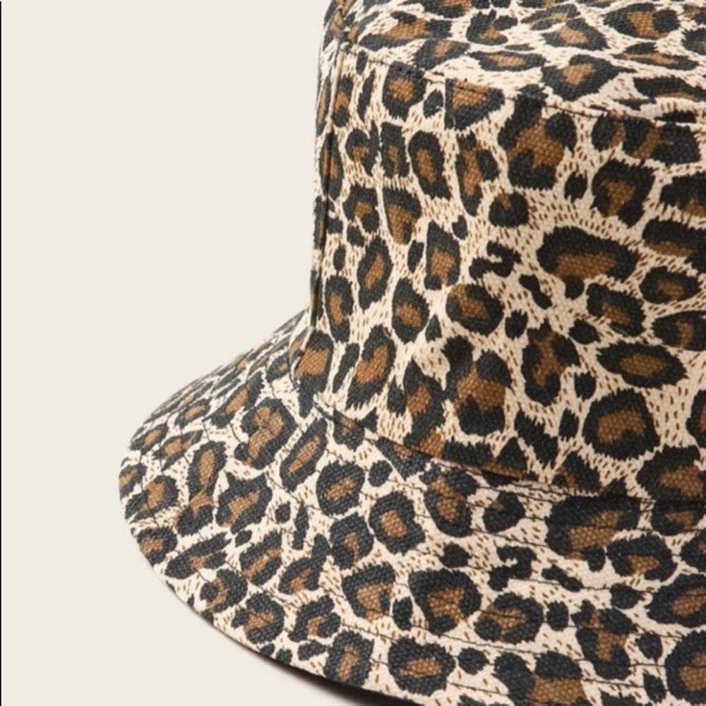 Leopard pattern bucket hat 🐅 - Picture 2 of 5